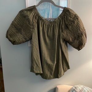 Green top, puff sleeves